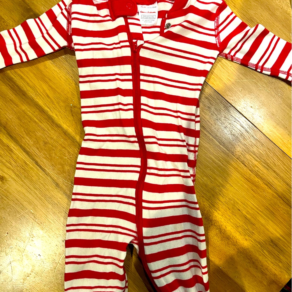 Hanna Andersson candy cane red and white stripe onesie pajama size 12-18 months